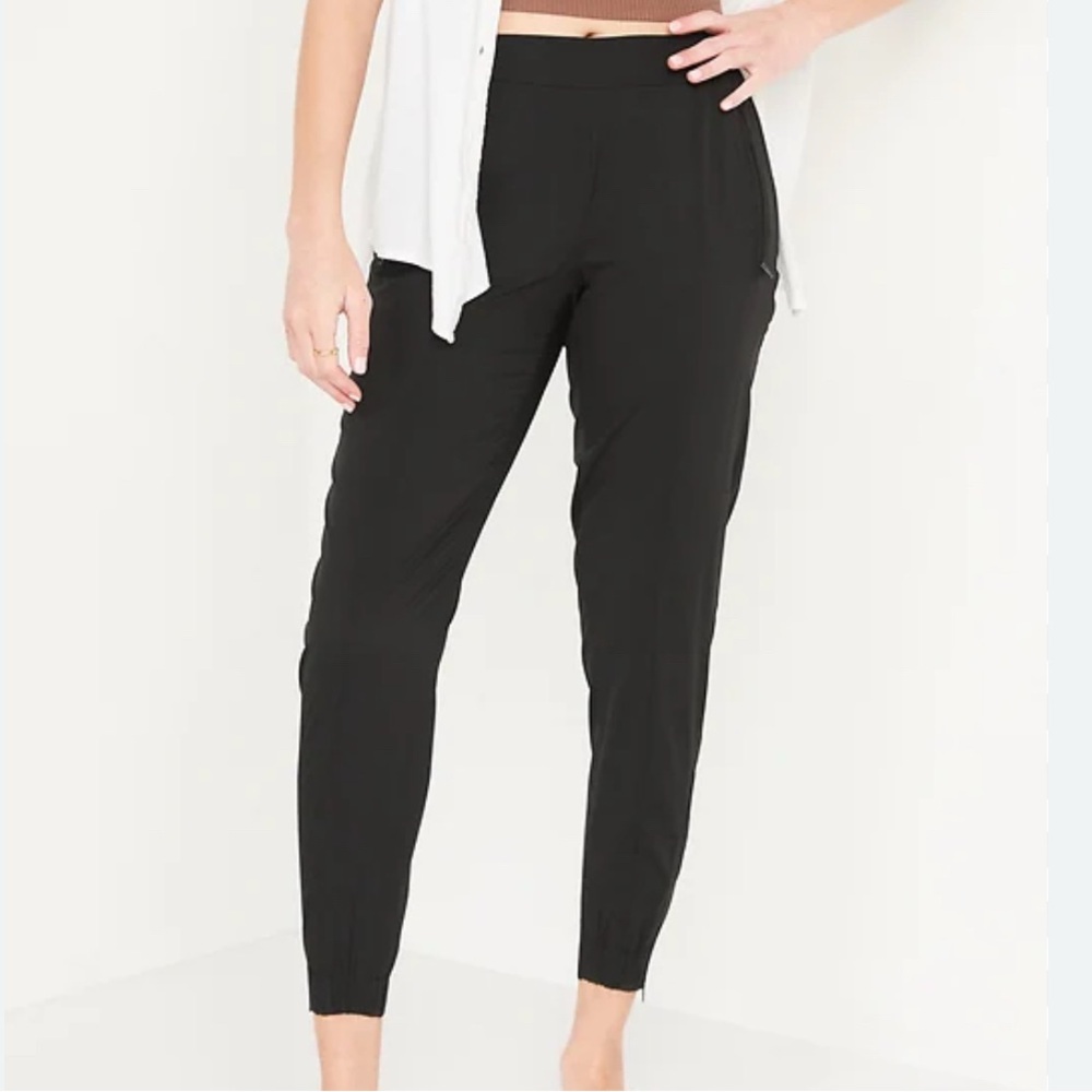 2 pair of Old Navy Stretch Tech hiking pants 🏔️